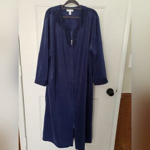 Miss Elaine Robe NWOT